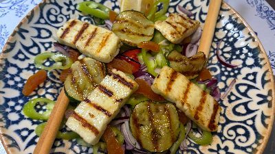 HELLİM PEYNİRLİ SALATA